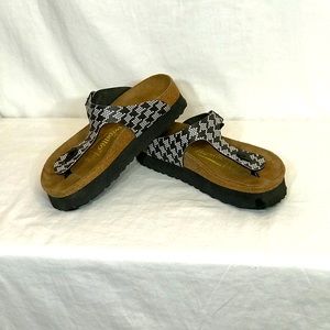 Gizeh Platform, Color is Knotted black. Like new!
